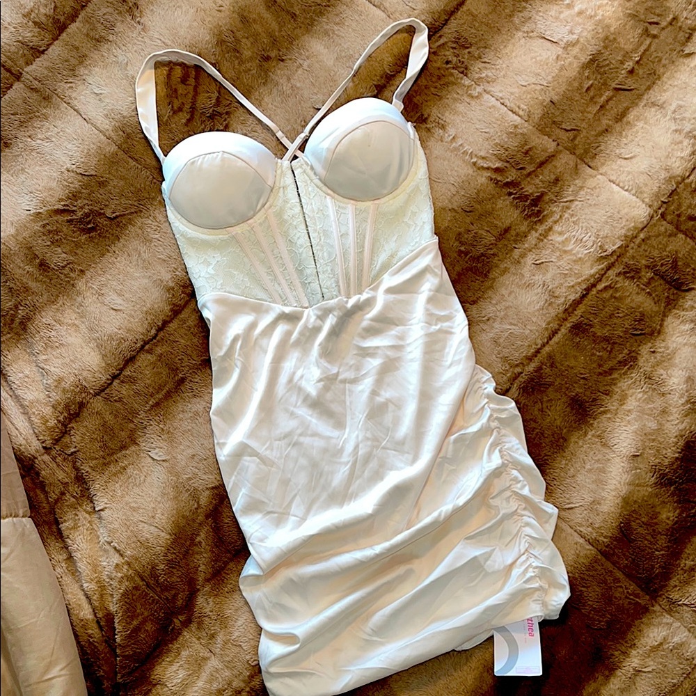 Women Marthea crème corset mini dress. Size small. Beautiful. NWT